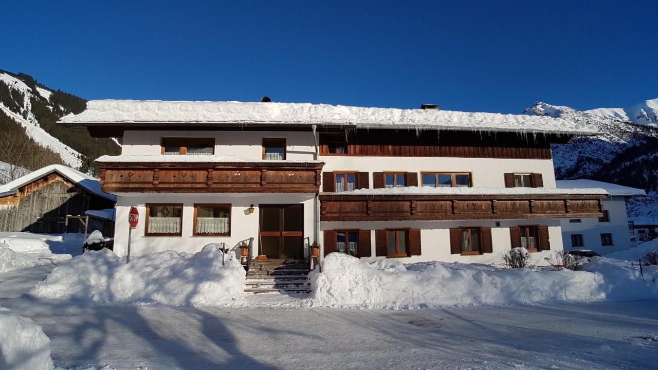 Haus Christof Apartamento Holzgau Exterior foto